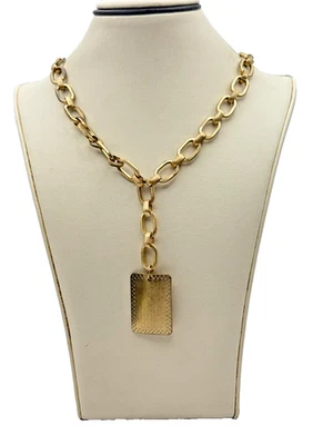 Collar de cadena grueso chapado en oro con colgante rectangular grabado Foto 1 de 4