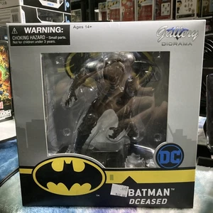 Diamond Select Toys: Batman DCEASED Actionfigur (M.I.C) - Bild 1 von 2