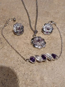 Schmuck Geschenkset / Konvolut Armband Halskette und Ohrringe silberfarben lila Kostüm  - Bild 1 von 8