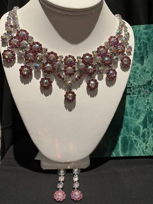 Suzanne Somers 系列热粉色水钻花朵项链和耳环套装。 — 第 1/3 张图片