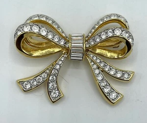 SWAROVSKI Swan Signed Double Bow Ribbon Crystal Rhinestone Gold Tone Brooch Pin - Picture 1 of 11