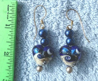 Pendientes colgantes de cuentas de cerámica azul y blanco con estrellas de luna playa acabado metálico Foto 1 de 2