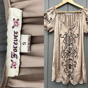 Y2K 2000s Forever 21 Satin Blouse Size Small Embroidered Design Flutter Sleeves - Picture 1 of 9