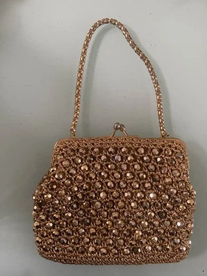 Bolso de Mano con Cuentas Doradas con Borde de Rafia - HECHO EN ITALIA 1950 Estilo Barbara Lee Foto 1 de 4