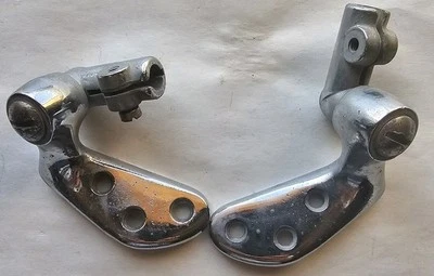 Par de soportes de visera convertible Pontiac Chevrolet 1951-1952 originales  Foto 1 de 4