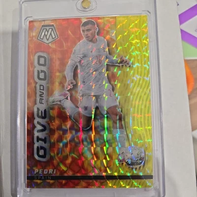 RARE! 21-22 Panini Mosaic  Road to World Cup  - Gold Mosaic Prizm - Pedri - Image 1 of 2