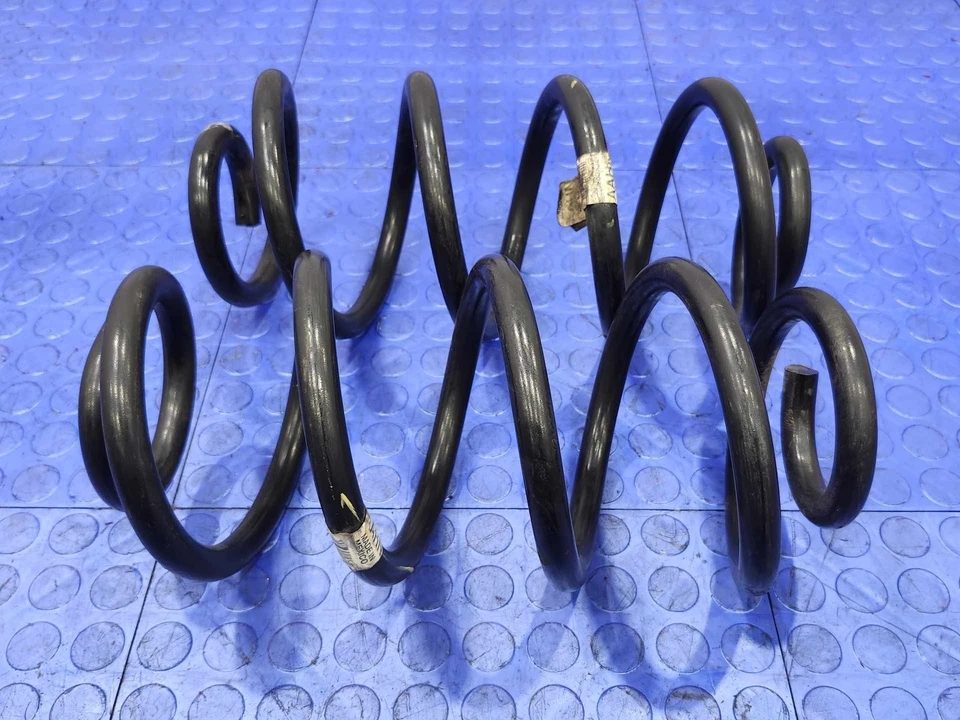 Juego de dos muelles helicoidales de suspensión trasera Chevy Tahoe Suburban 15-20 20985932 Foto 1 de 4