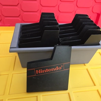 Suncom Docking Bay 12 картридж Nintendo NES органайзер для хранения игр серый ВИНТАЖНЫЙ - Изображение 1 из 4