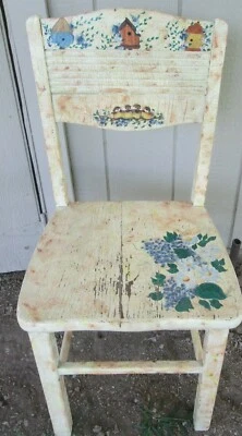 SILLA DE ARTE VINTAGE DE MADERA PINTADA A MANO casas para pájaros pájaros Foto 1 de 4
