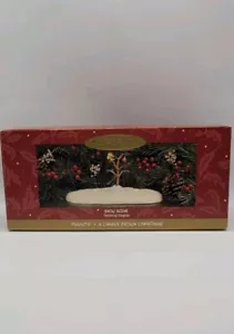 Hallmark Keepsake Snow Scene Tabletop Display Peanuts a Charlie Brown Christmas - Picture 1 of 5