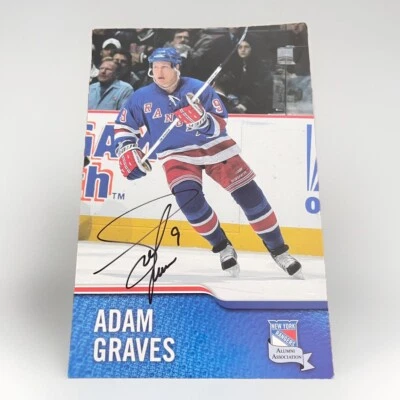 Mini tarjeta póster autografiada por Adam Graves de la Asociación de Antiguos Alumnos de los Rangers de Nueva York de 9 x 6 pulgadas Foto 1 de 2