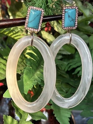 "Pendientes perforados de resina de aro grande Bauble Bar TRIANA azul imitación turquesa 3,5""" Foto 1 de 4