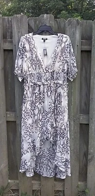 Vestido Express Negro y Gris Estampado Piel de Serpiente Acampanado Cintura Elástica NUEVO CON ETIQUETA $88 Foto 1 de 4