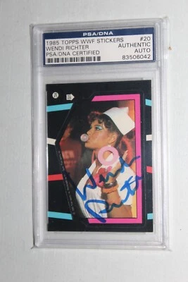 Adhesivo de tarjeta de novato Topps 1985 autógrafo firmado por Wendi Richter WWF 20 PSA Foto 1 de 3