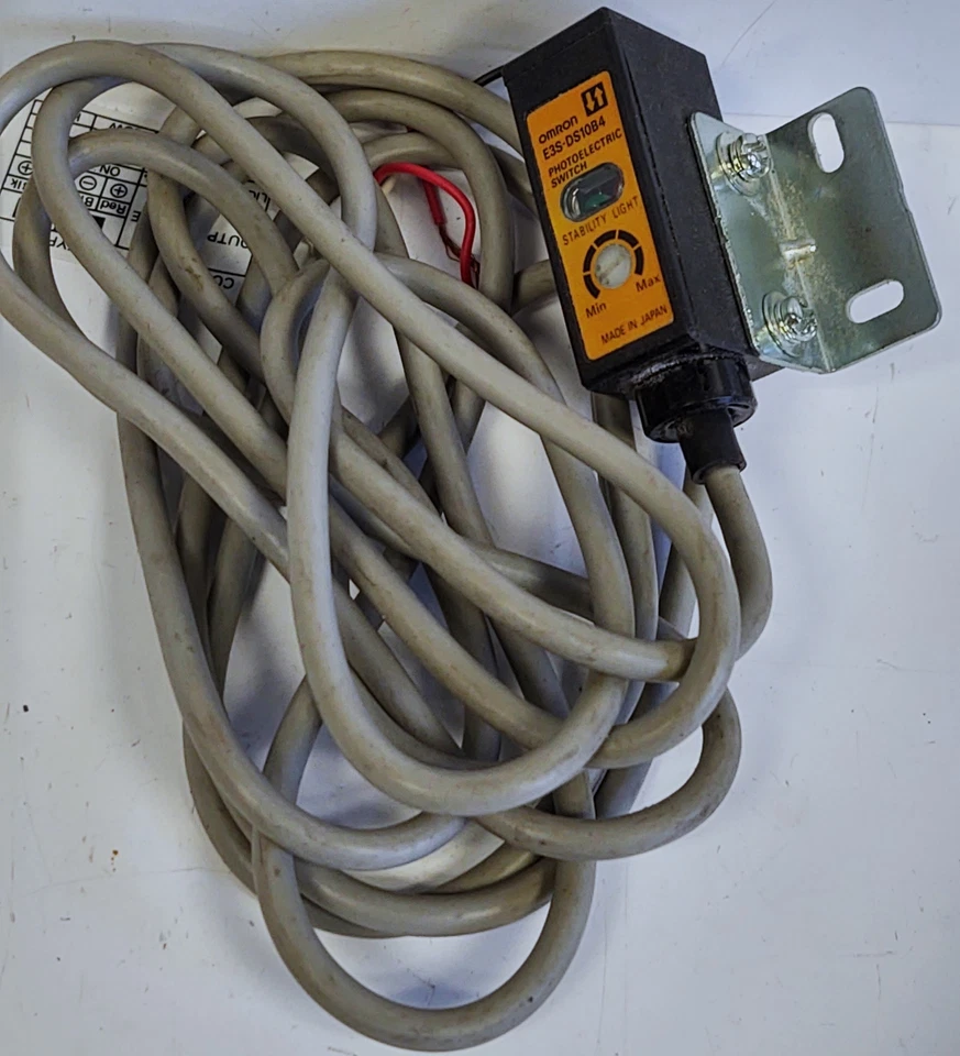 Omron E3S-DS10B4 Photoelectric Sensor with Adjustable Stability Light - Image 1 of 4