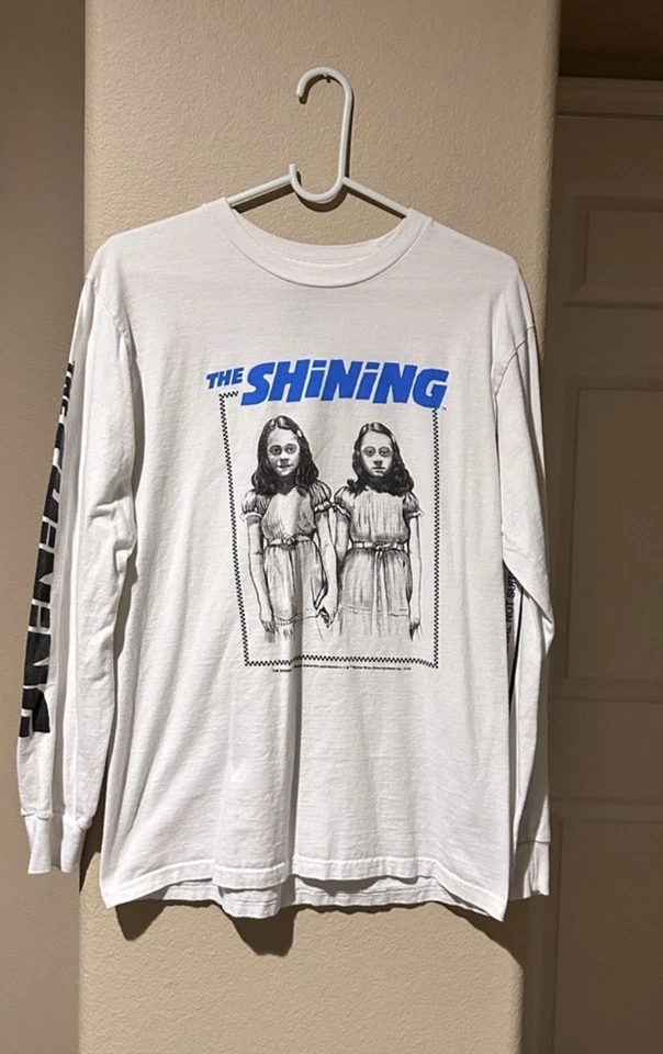 Camiseta gráfica manga larga Van’s The Shining talla SM película de terror gemelos graduados. Foto 1 de 4