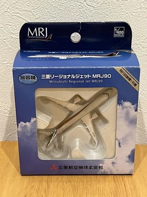 Modelo TOMYTEC Mitsubishi Regional Jet MRJ escala 1/400 usado, buen estado Foto 1 de 4
