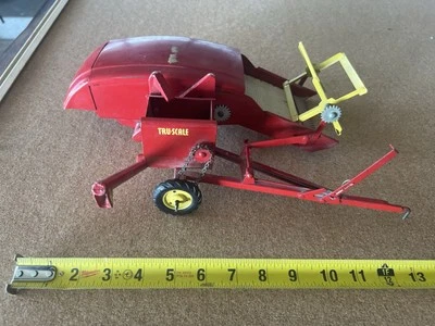 Vintage TRU-SCALE Metal Toy Model Pull-Type Combine Harvester - missing 1 wheel - Image 1 of 4