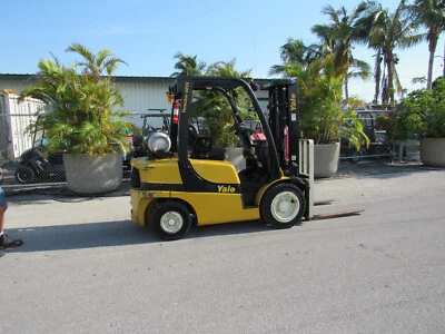 Motor de propano Yale GLC060VXN 6000 LB - Elevador 182" pneumático 1801 horas. - Imagem 1 de 4