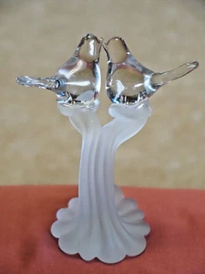 Vintage Frosted Glass Love Birds Figurine / Art Glass Statue with birds. - Picture 1 of 17