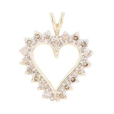 Conjunto de colgante de corazón con punta de diamante redondo de 0,80 quilates sin cadena de oro amarillo de 10 k 3,70 gramos Foto 1 de 4