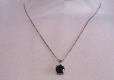 Collar colgante solitario de espinela negra tailandesa (20 pulgadas) en acero inoxidable 5,00 Foto 1 de 4