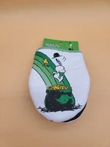 Peanuts New Best Brands Snoopy 2022 Saint Patrick's Day Mini Hand Mitts 2 Pk - Picture 1 of 9