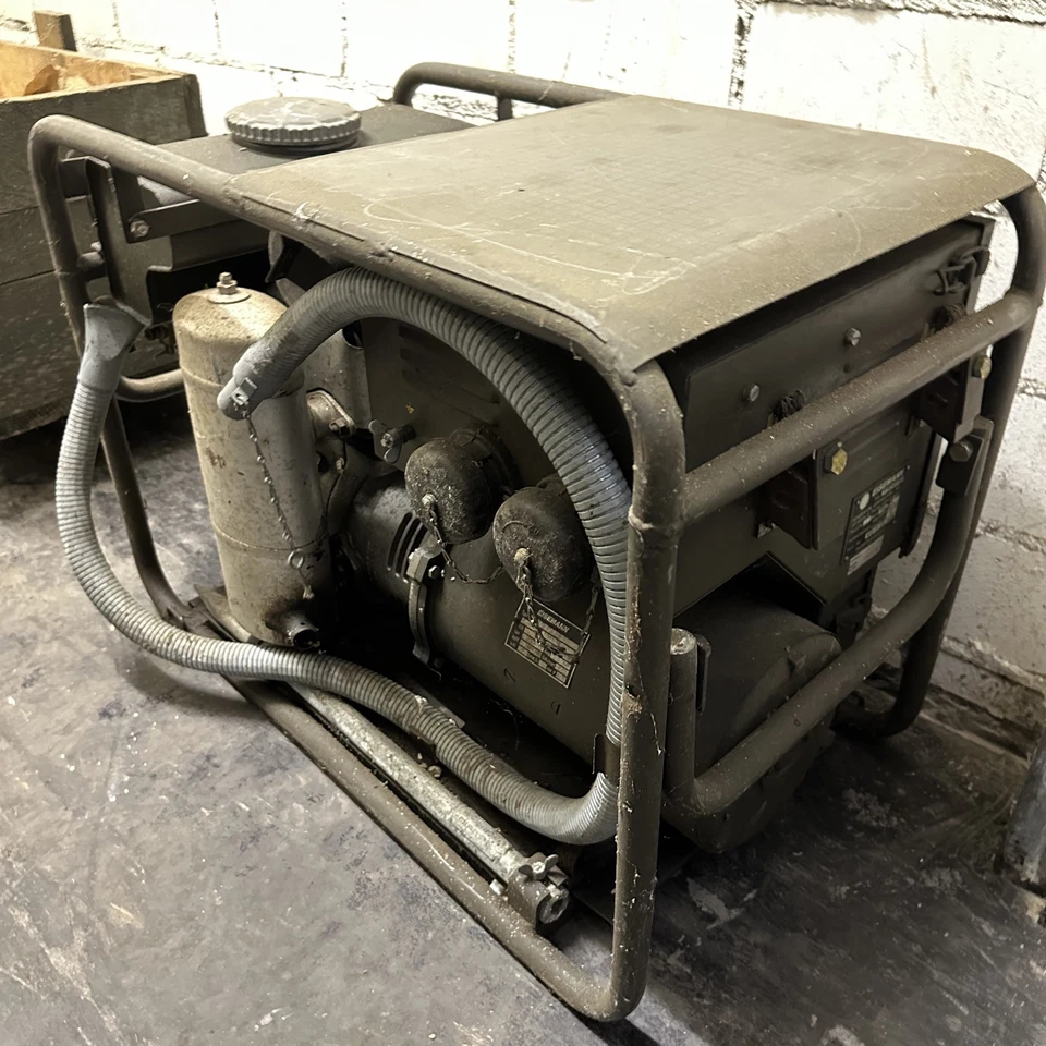 Stromerzeuger Bundeswehr Eisemann 7790402001 - 6115-12-135-9696 - Bild 1 von 4