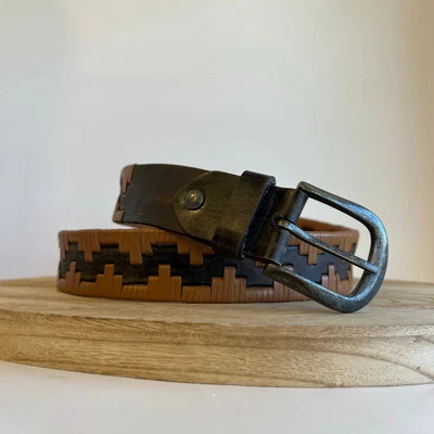 Cuero Genuino Tejido Occidental Marrón Pistil Hecho en India Talla Mediana Foto 1 de 4