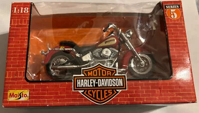 1986Harley Davidson FLST HERITAGE SOFTAIL MOTORCYCLE, Maisto 1:18 Ser 5 1998 New - Image 1 of 4