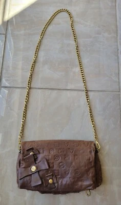 Bolso sin asas convertible Marc by Marc Jacobs con letras de ensueño en relieve Foto 1 de 4