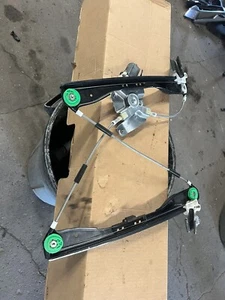 2008-2012 chevrolet malibu RH passenger side front door window regulator & motor - Picture 1 of 3