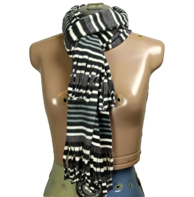 Old Navy 条纹流苏抓绒矩形围巾黑色灰色白色 O/S 70"x9.75" — 第 1/4 张图片