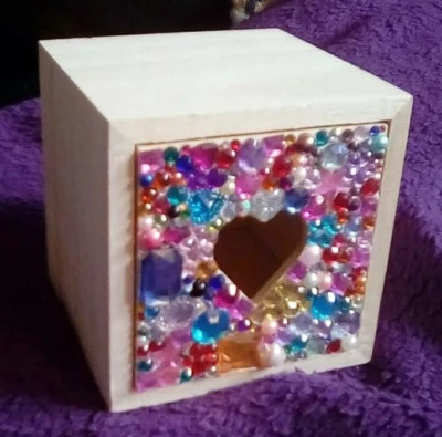 WOODEN TRINKET BOX DRAWER (HEART CUT OUT) - GEM ENCRUSTED FRONT 9x9x9cm see pics - Image 1 of 4