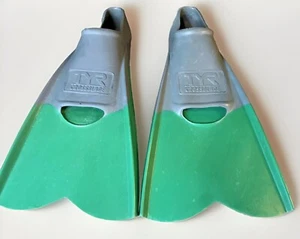 TYR CrossBlade Swim Gear Floating Fins Flippers 38-39 Adult Size 5-7 Green Gray - Picture 1 of 4