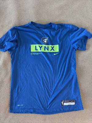 Camisa de manga corta WNBA Nike Dri-Fit Team emitida por Minnesota Lynx para hombre mediana Foto 1 de 4