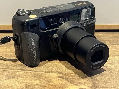 Cámara fotográfica vintage Fujifilm Discovery Panorama 312 zoom 35 mm apuntar y disparar Foto 1 de 4