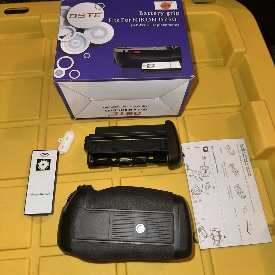 DSTE DR750 Vertical Battery Grip for Nikon DR750 Camera - Image 1 of 1