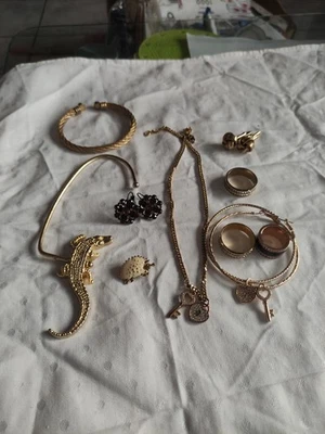 13 Teiliges Schmuckset Goldfarben Modeschmuck - Bild 1 von 4