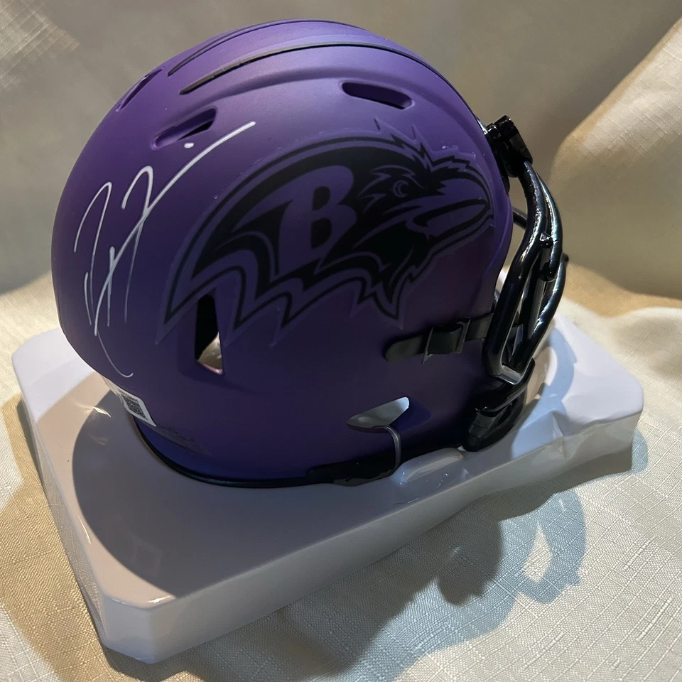 Mini casco Beckett firmado por Ray Lewis con autógrafo automático Foto 1 de 1