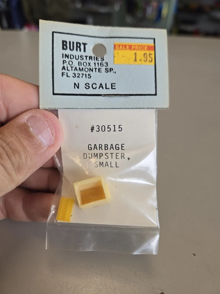 Burt Industries N Scale 30515 Garbage Dumpster, Small - Image 1 of 2