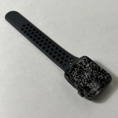 Apple Nike+ Watch Series 2 только на запчасти или ремонт - Изображение 1 из 4