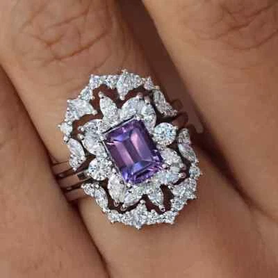 Juego de anillos de boda de amatista creados en laboratorio con corte esmeralda de 3,00 quilates enchapados en oro blanco de 14 k Foto 1 de 4