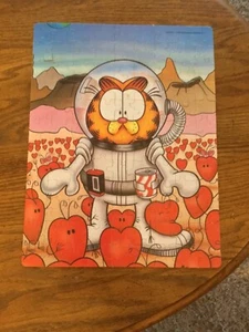 Vintage 1978 Golden Garfield Astronaut Hearts 100 Piece Puzzle Complete - Picture 1 of 7