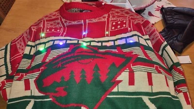 Novo com etiquetas Minnesota Wild Adulto L Suéter de Natal Feio Luz Piscando TESTADO $80🏒🎄 - Imagem 1 de 4