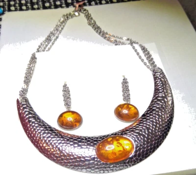 Collar y pendientes ámbar de acero inoxidable Foto 1 de 2