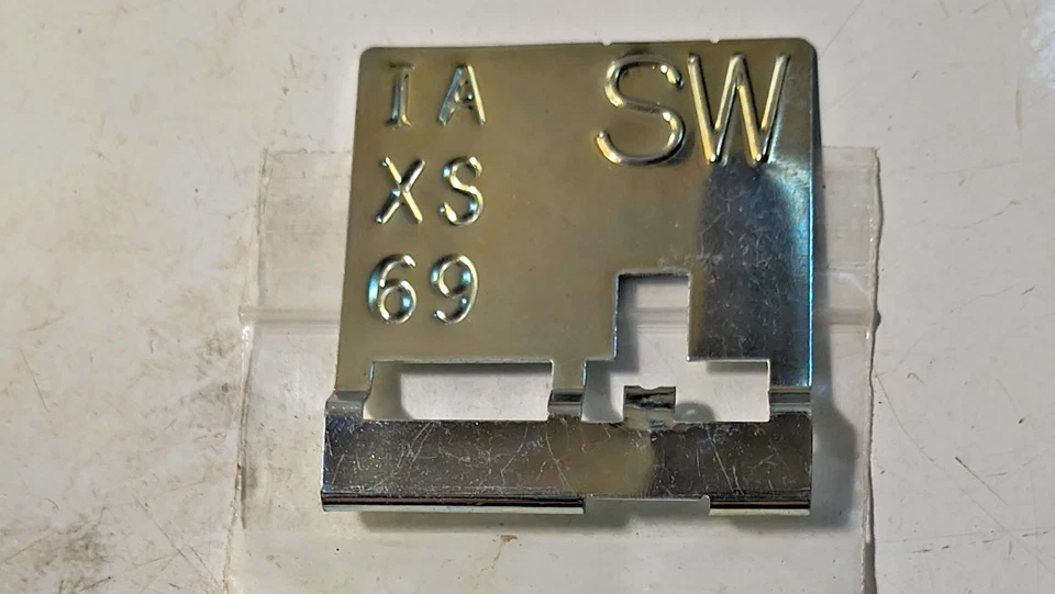 Buick Skylark GS 1970-72 con código de etiqueta de radiador automático SW IA XS Foto 1 de 1