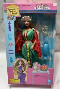 De Colección 1996 Kid Kore Leyendas de Tierras Antiguas 11.5" Muñeca Rojo y Verde Vestido No. 1284 - Imagen 1 de 10