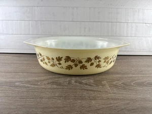 PYREX Oval Casserole GOLDEN ACORN No Lid #045 2-1/2 qt Beige Quick Shipping - Picture 1 of 6