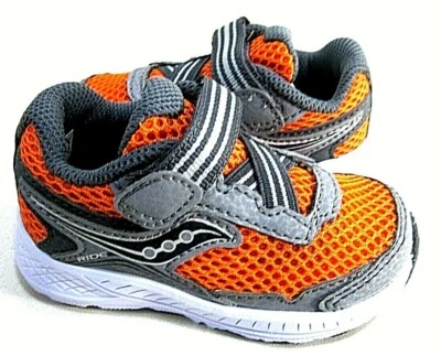 Zapatilla deportiva Saucony Girls Ride 10 Jr, gris/naranja para niños pequeños talla 4 ancha, EUR 19 UK 3 Foto 1 de 4